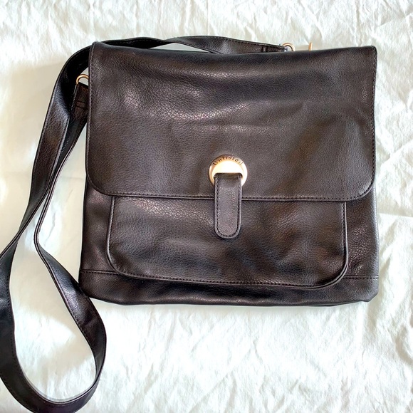 Unlisted by Kenneth Cole black leather handbag purse with shoulder strap - Picture 1 of 14
